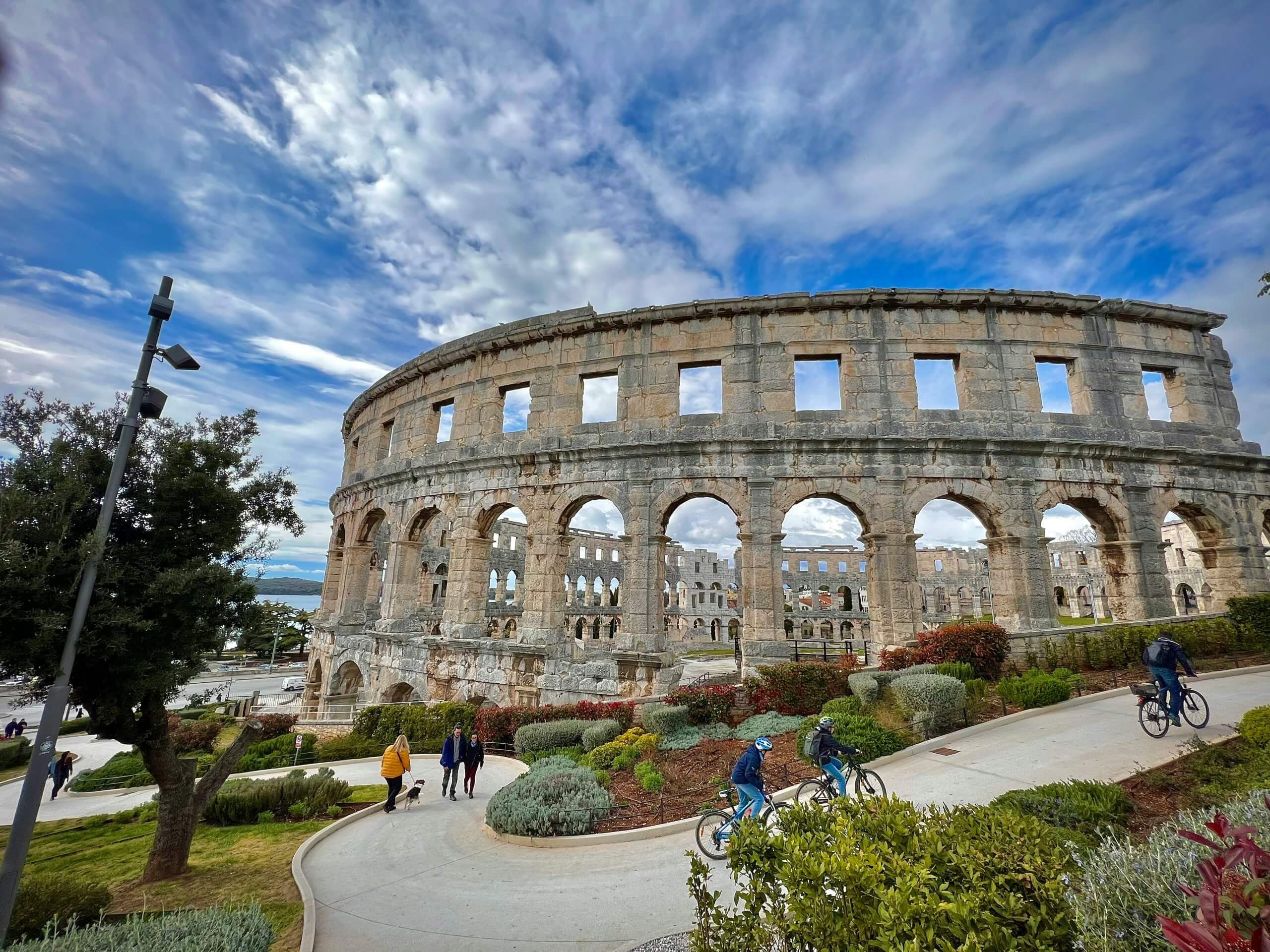 Private taxi transfer from Ljubljana Airport to Pula