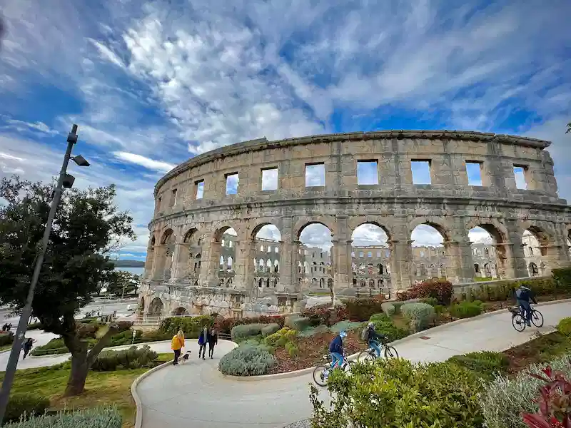 Private taxi transfer from Ljubljana Airport to Pula